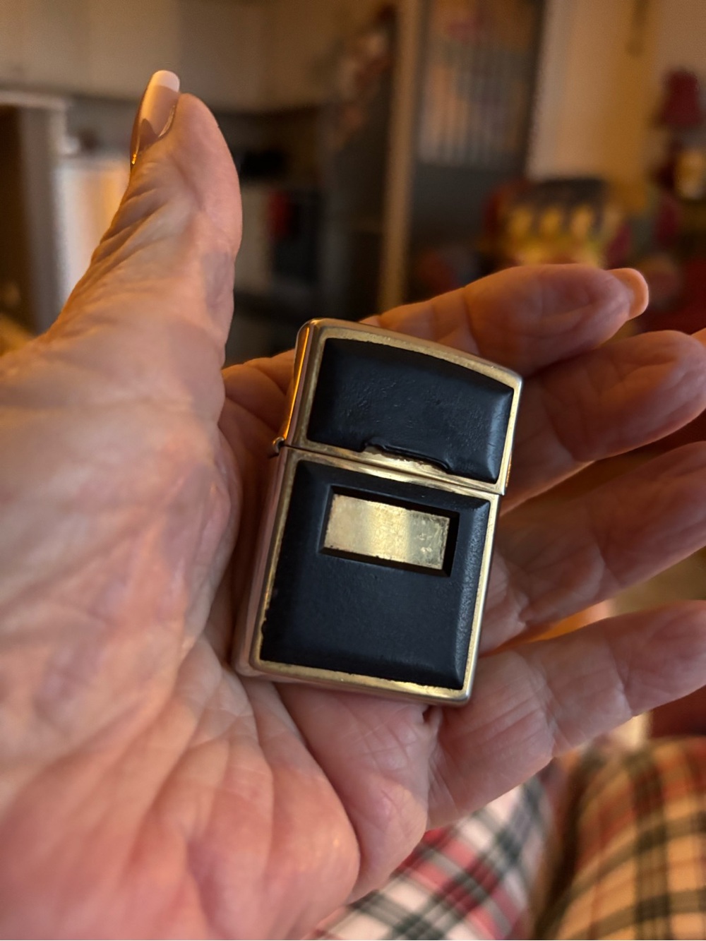 VINTAGE BLACK & GOLD ZIPPO
LIGHTER